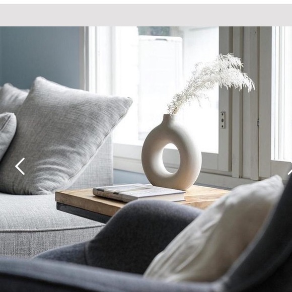 New H&M Ceramic Donut Vase - Picture 2 of 8